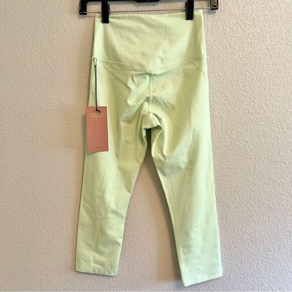 Girlfriend Collective High Waist Capri Leggings in Butterfly XS - Picture 3 of 5